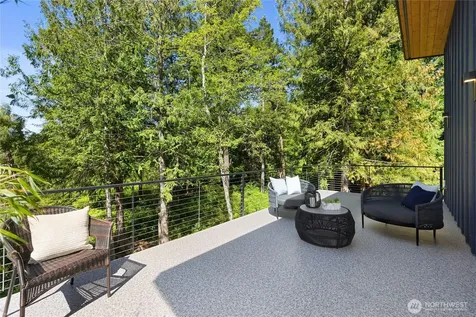 10399 NE Pine Way Bainbridge Island WA 98110