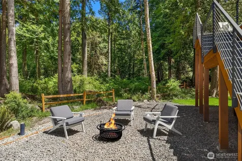 10399 NE Pine Way Bainbridge Island WA 98110