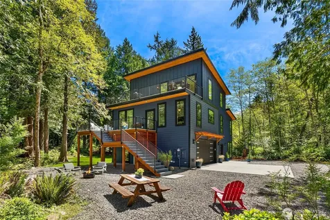 10399 NE Pine Way Bainbridge Island WA 98110