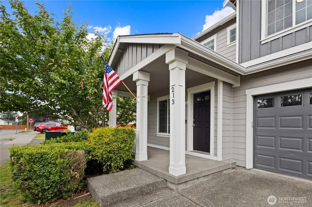 213 Bondgard Avenue E Enumclaw WA 98022