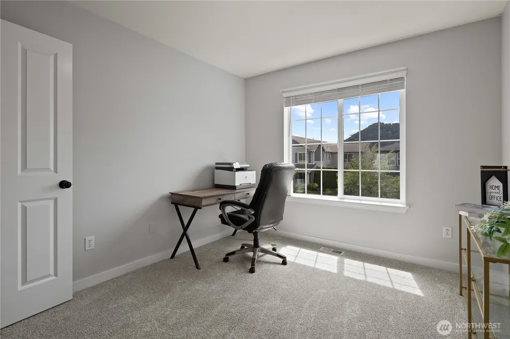 213 Bondgard Avenue E Enumclaw WA 98022