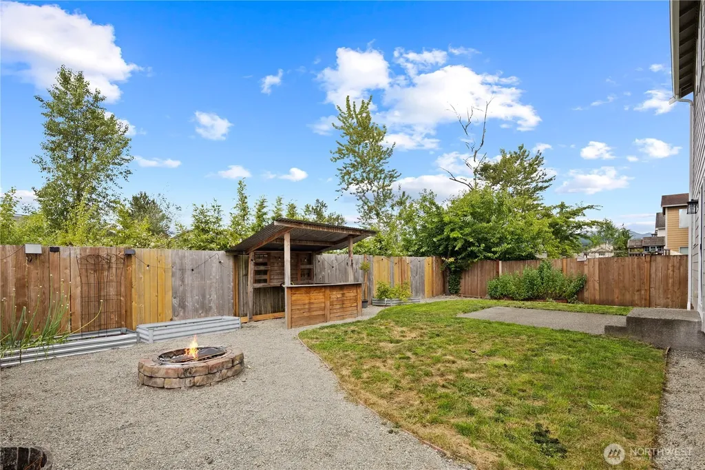 213 Bondgard Avenue E Enumclaw WA 98022