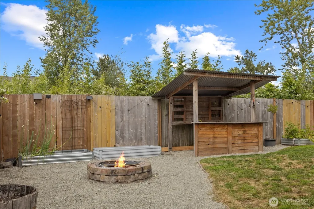 213 Bondgard Avenue E Enumclaw WA 98022