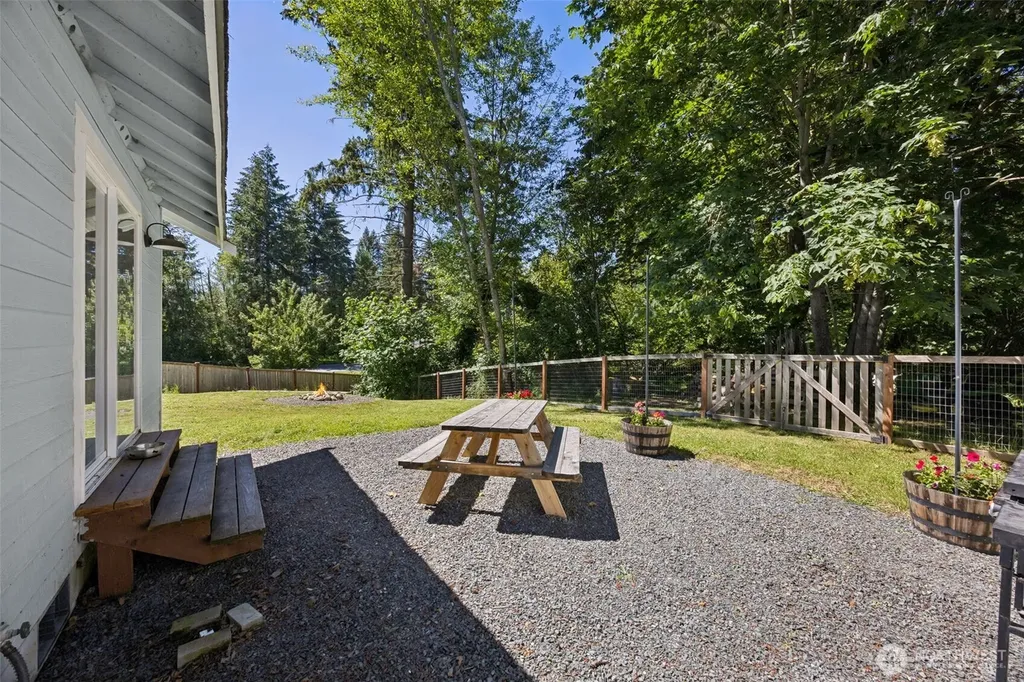 12301 401st Street E Eatonville WA 98328