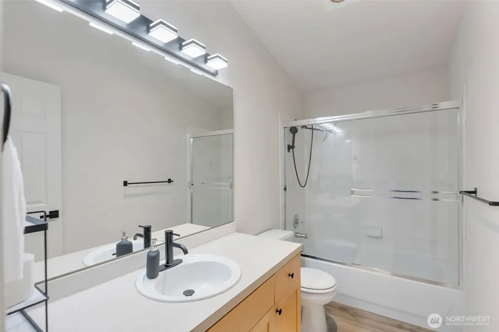 536 N 103rd Seattle WA 98133