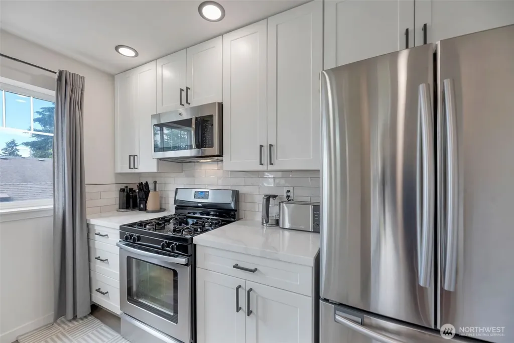 536 N 103rd Seattle WA 98133