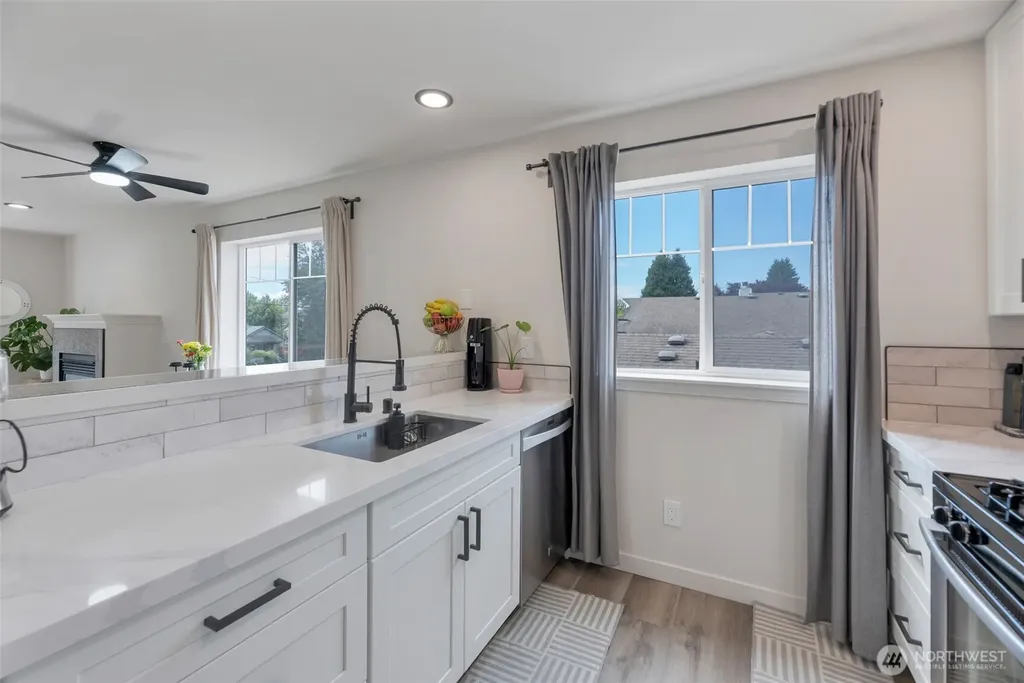 536 N 103rd Seattle WA 98133