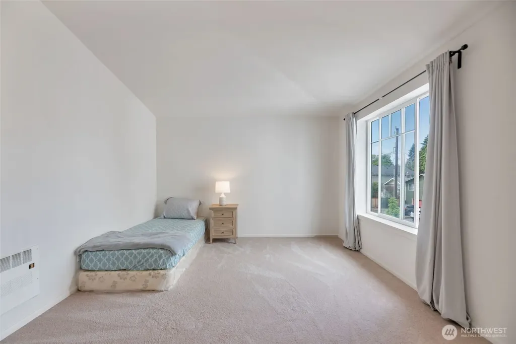 536 N 103rd Seattle WA 98133
