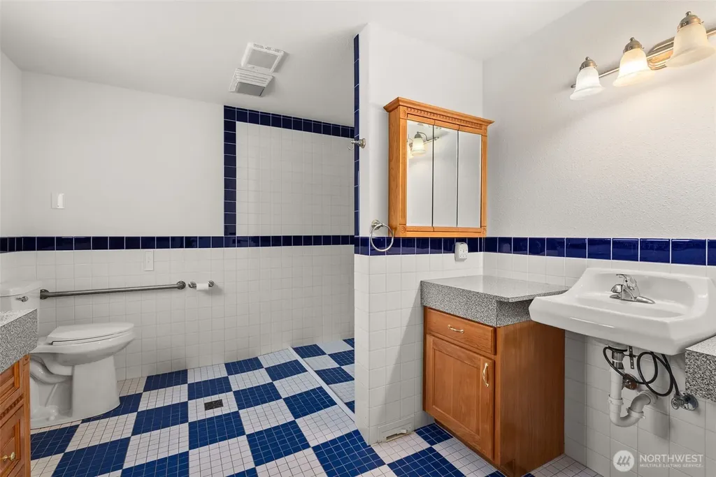 5 Martin Lane Raymond WA 98577