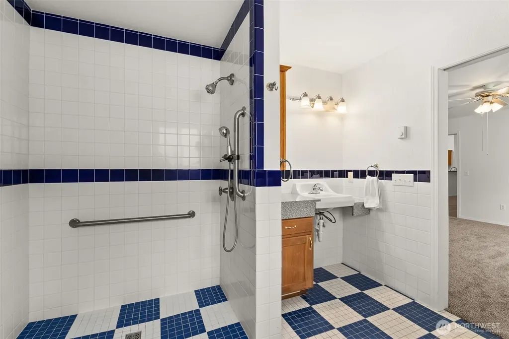 5 Martin Lane Raymond WA 98577