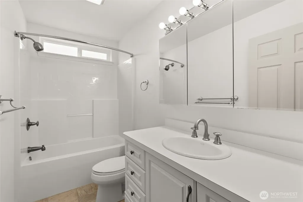 5 Martin Lane Raymond WA 98577