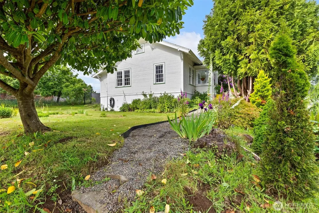 12 Main Street E South Bend WA 98586