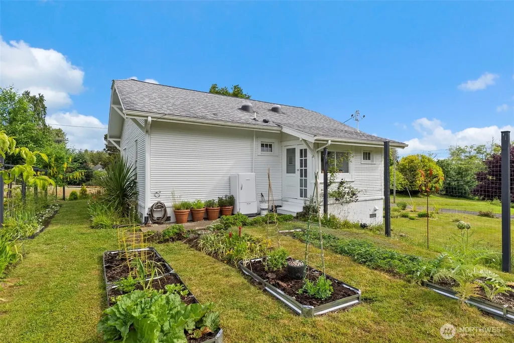 12 Main Street E South Bend WA 98586