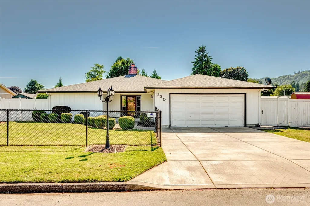 320 Fir Avenue Woodland WA 98674
