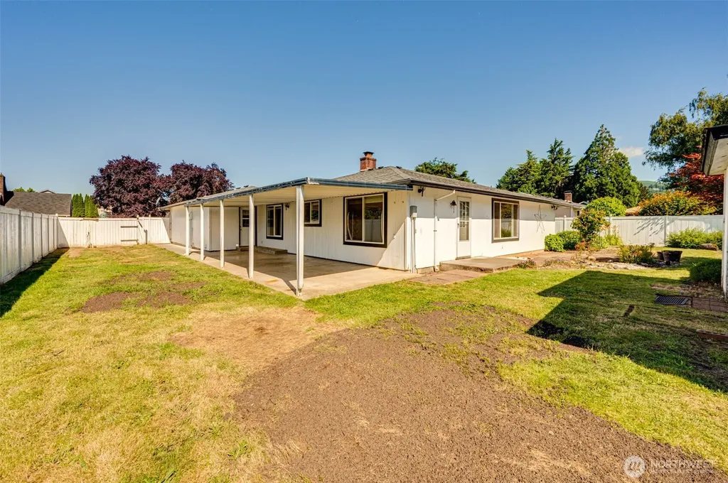 320 Fir Avenue Woodland WA 98674
