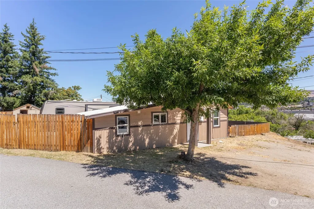 1522 Crescent Street Wenatchee WA 98801