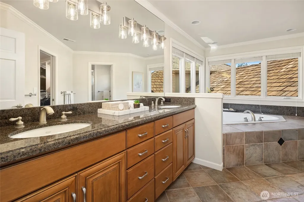 20729 SE 34th Street Sammamish WA 98075