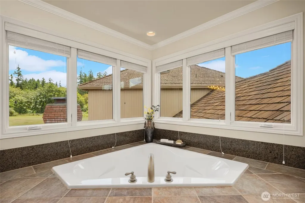 20729 SE 34th Street Sammamish WA 98075