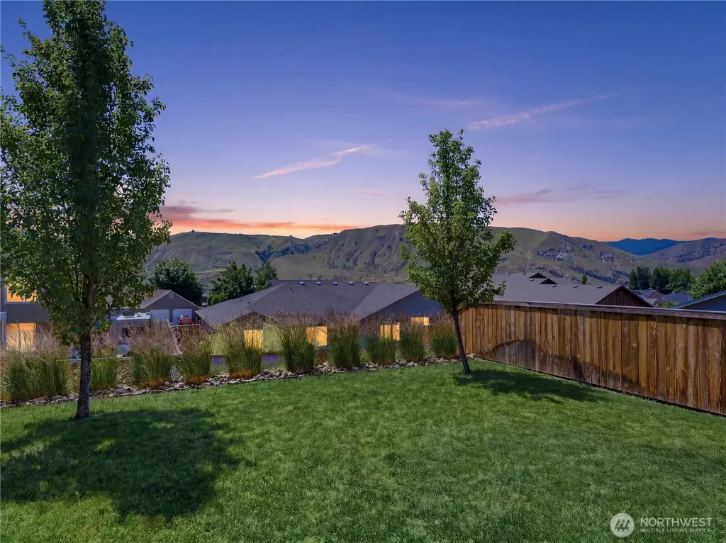 462 S Kansas Loop East Wenatchee WA 98802