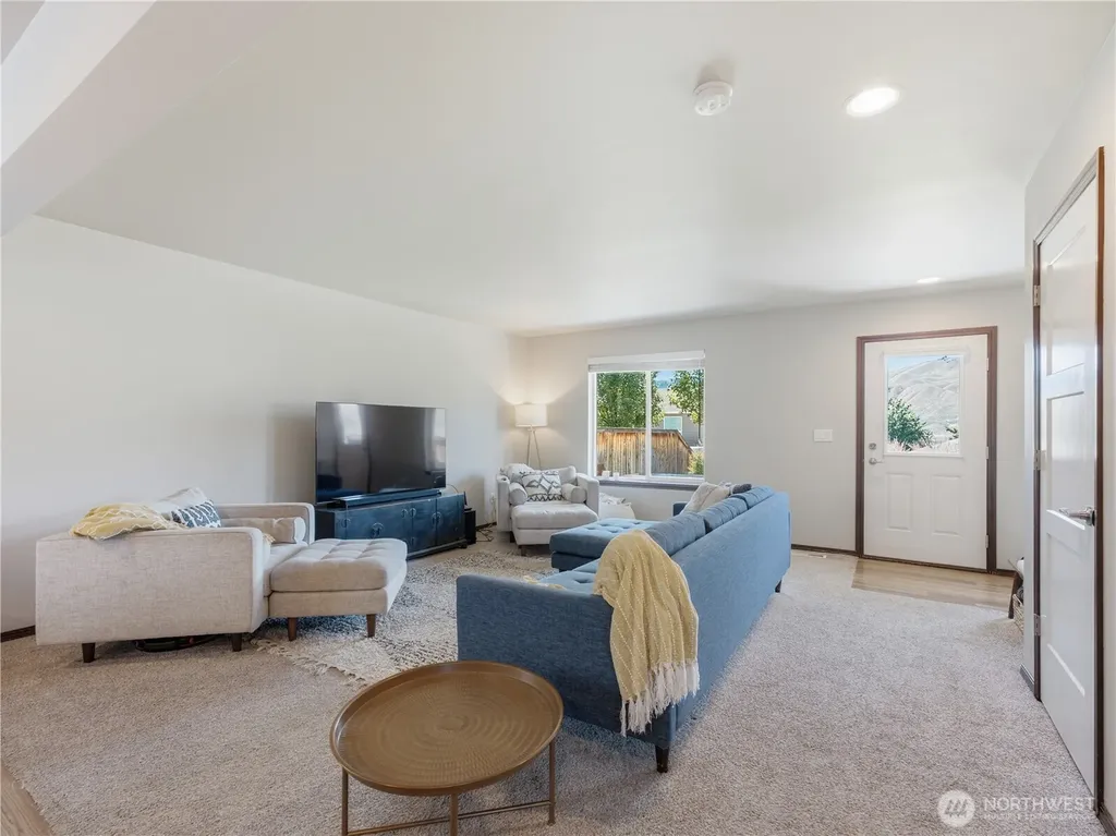 462 S Kansas Loop East Wenatchee WA 98802
