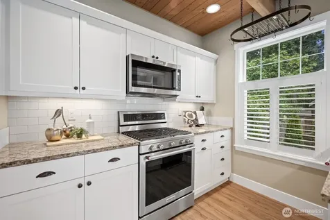 30913 6th Lane SW Federal Way WA 98023