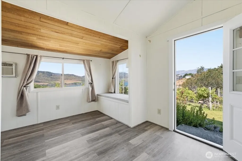 104 Orchard View Drive Chelan WA 98816