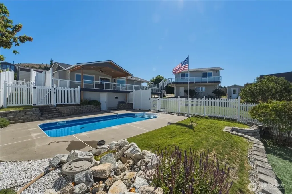 104 Orchard View Drive Chelan WA 98816