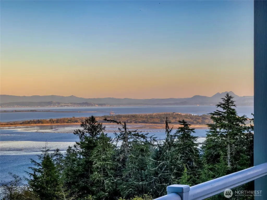 3224 Overlook Loop Ilwaco WA 98624