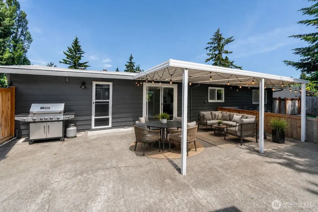 18326 Occidental Avenue S Burien WA 98148