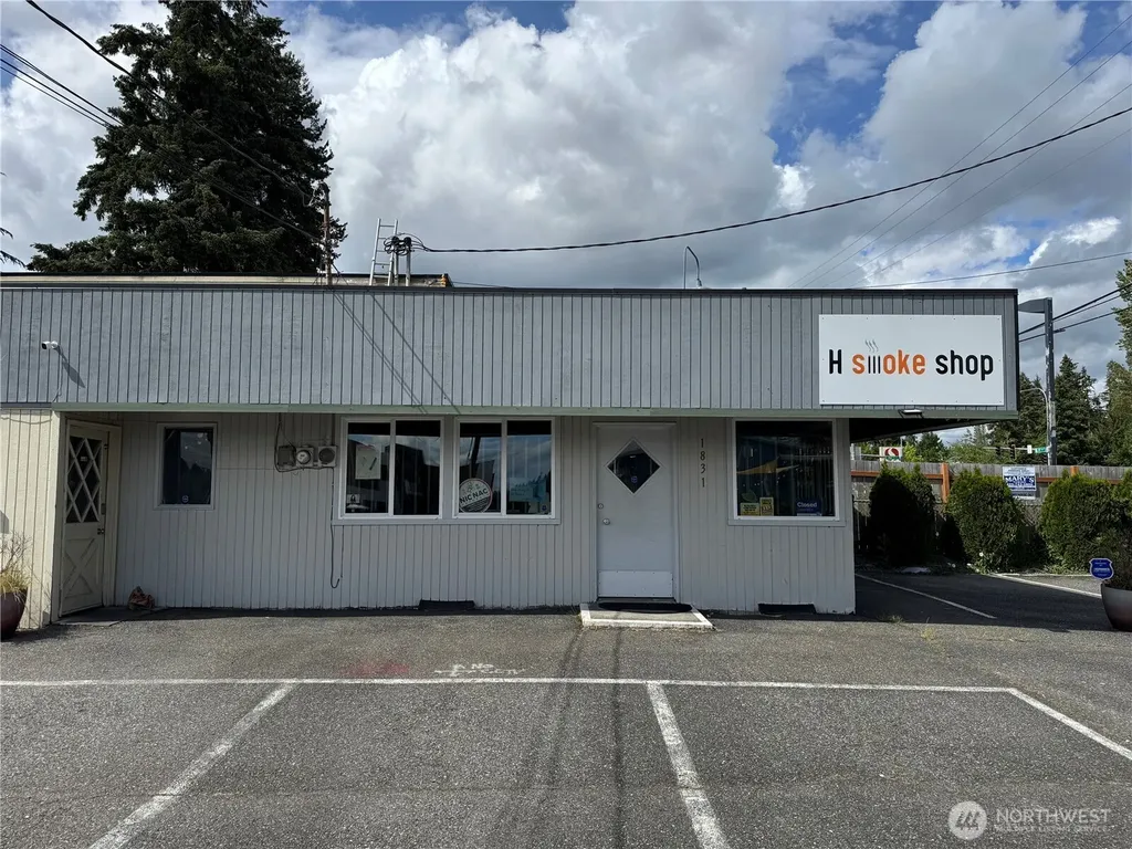 1831 Silverlake Road W Everett WA 98208