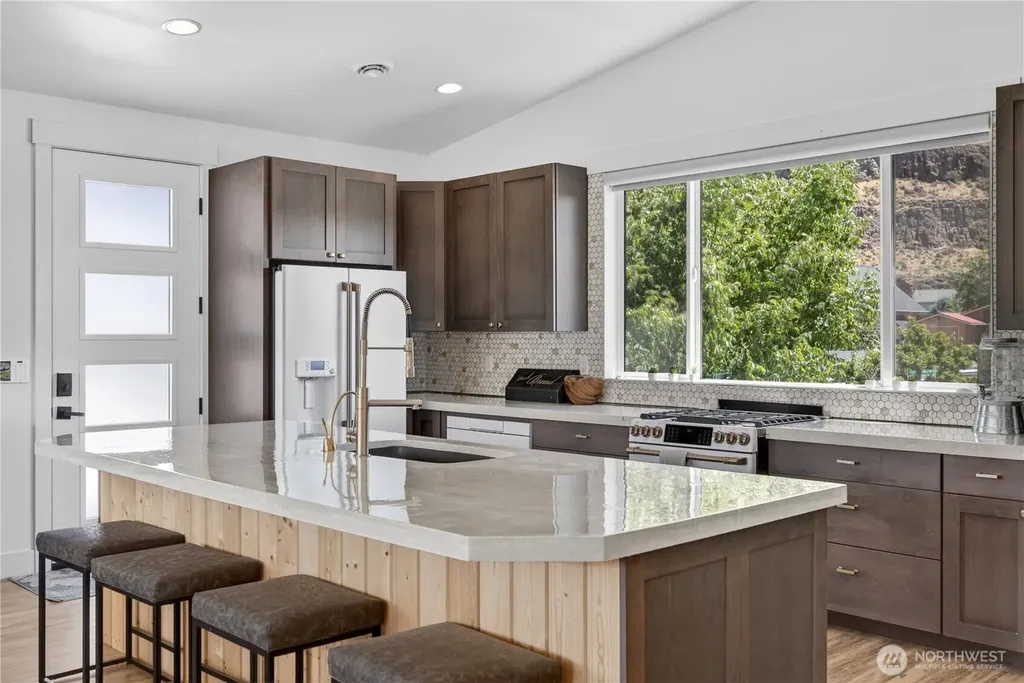 533 River Drive SW Quincy WA 98848