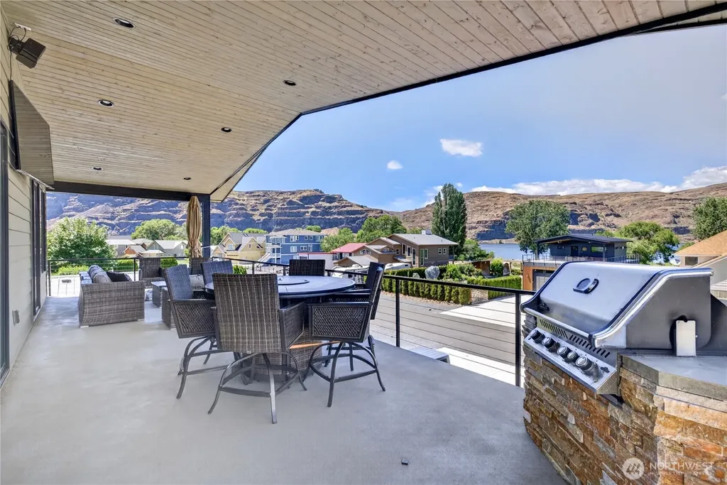 533 River Drive SW Quincy WA 98848