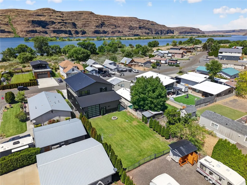 533 River Drive SW Quincy WA 98848