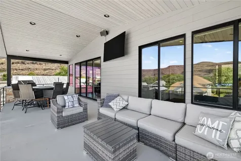 533 River Drive SW Quincy WA 98848