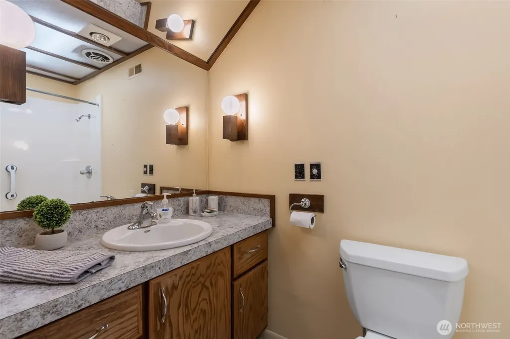 420 Adams Street Hoquiam WA 98550