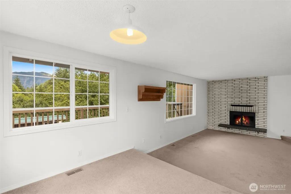 8516 375th Avenue SE Snoqualmie WA 98065