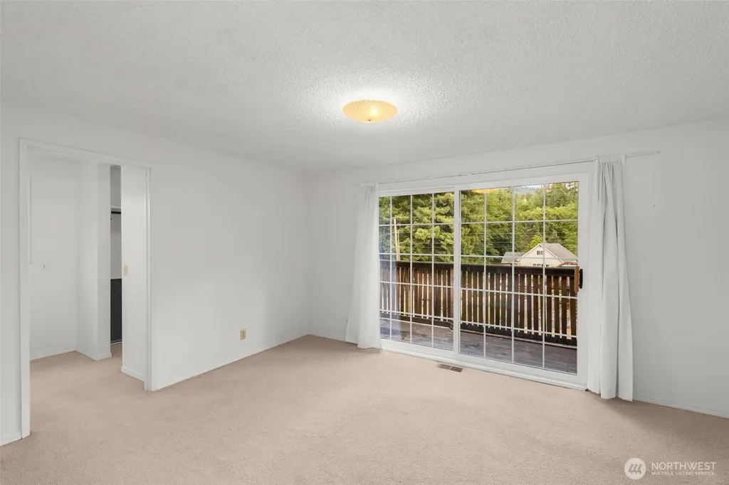 8516 375th Avenue SE Snoqualmie WA 98065