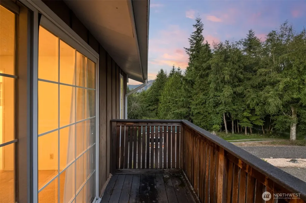 8516 375th Avenue SE Snoqualmie WA 98065