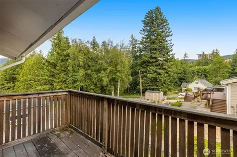8516 375th Avenue SE Snoqualmie WA 98065