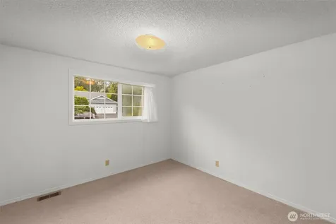8516 375th Avenue SE Snoqualmie WA 98065