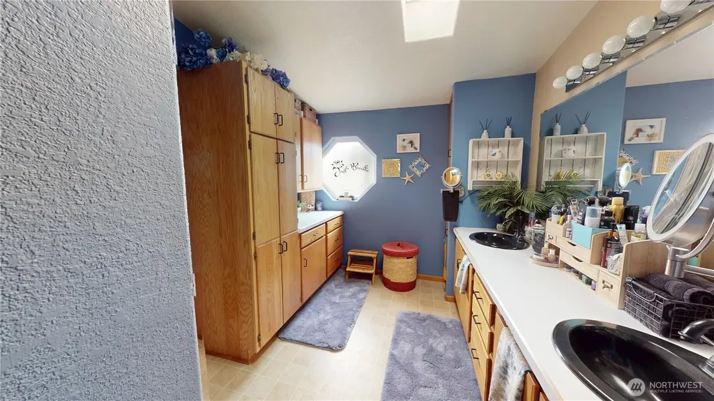 420 E Washington Street Coulee City WA 99115