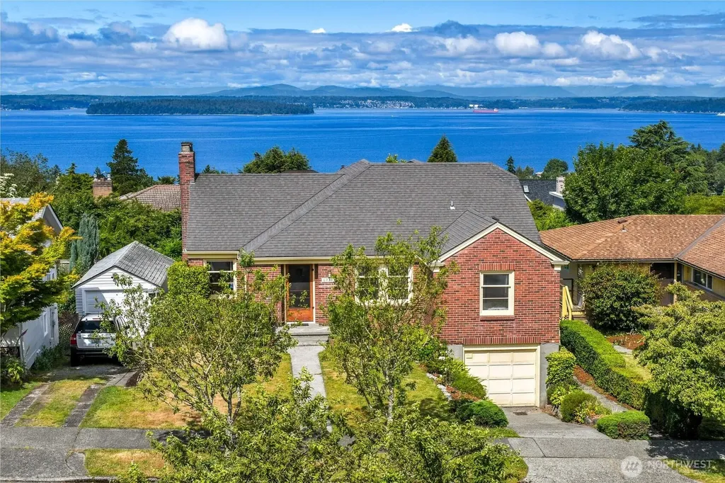 6921 39th Avenue SW Seattle WA 98136