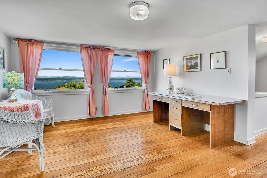 6921 39th Avenue SW Seattle WA 98136