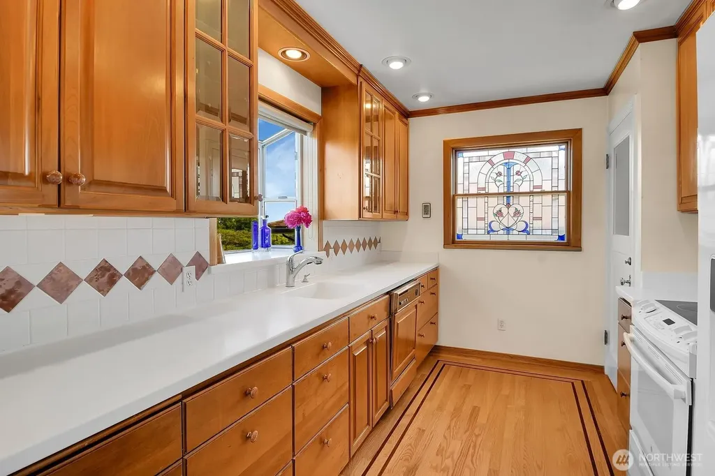 6921 39th Avenue SW Seattle WA 98136