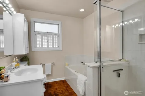 6921 39th Avenue SW Seattle WA 98136