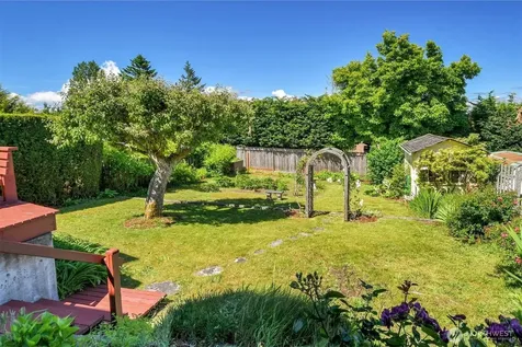 6921 39th Avenue SW Seattle WA 98136