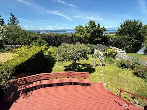6921 39th Avenue SW Seattle WA 98136