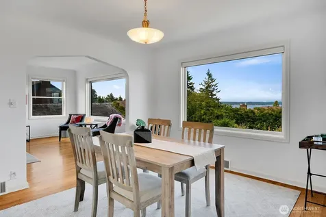 6921 39th Avenue SW Seattle WA 98136