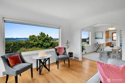 6921 39th Avenue SW Seattle WA 98136