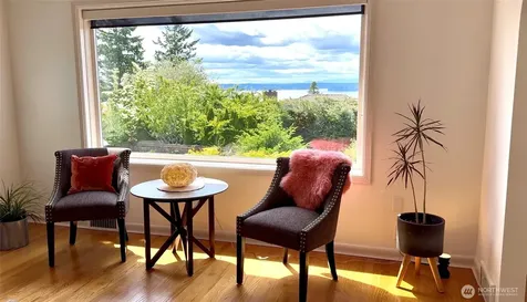 6921 39th Avenue SW Seattle WA 98136